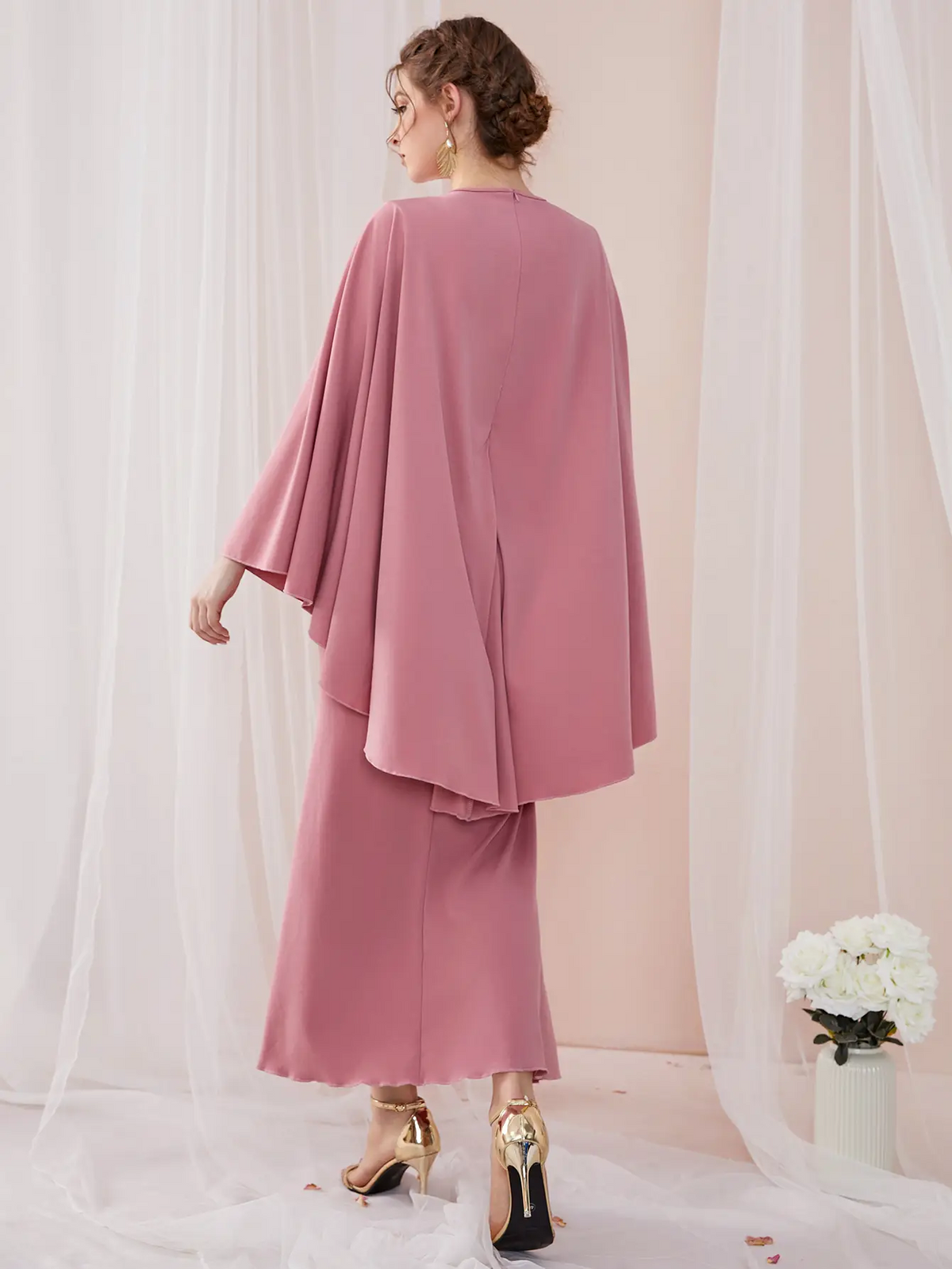 Embroidered Arabian Dresses 1284712