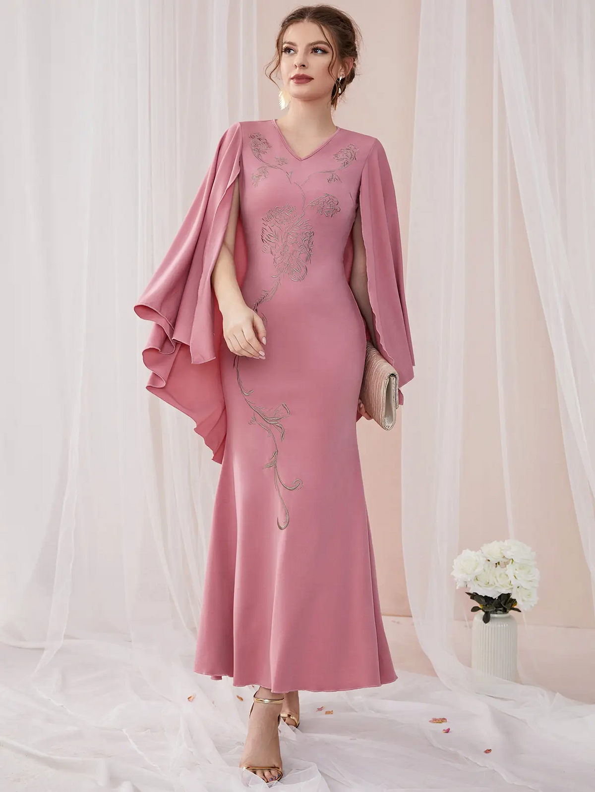Embroidered Arabian Dresses 1284712